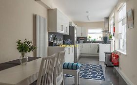 5 Bed/4 Bath At Wembley Stadium & Free Parking